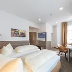 Reichshof Garni 3*